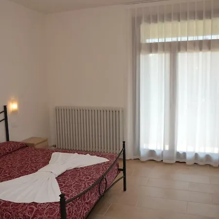 Trilocale Palazzo 公寓 加尔达